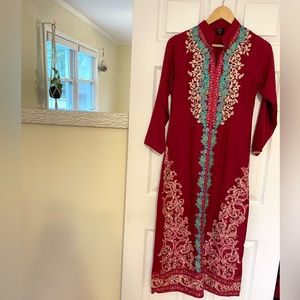 NWOT Indian/Pakistani Gorgeous, embroidered festive wear 🌺